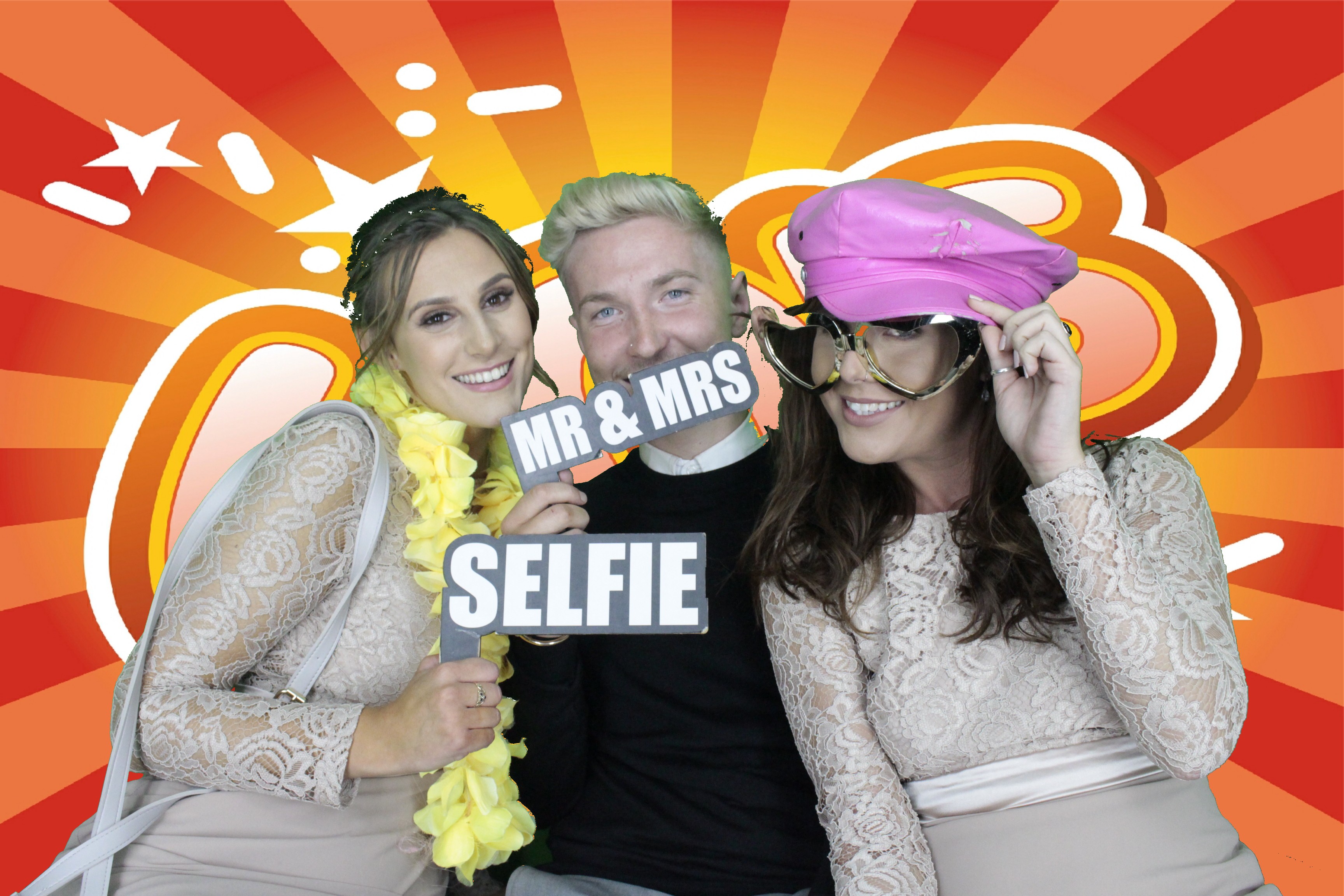 Mr & Mrs Hillier | View more photos from the event at gallery.myphotoboothexperience.co.uk/u/MyPhotoBoothExperienceLtd/Mr-Mrs-Hillier